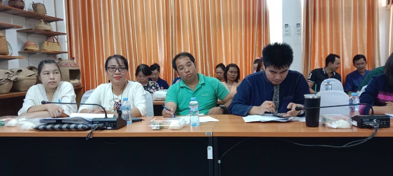 ประชุมคณะกรรมการเครือข่ายกลุ่มอาชีพ และผู้ผลิต ผู้ผลิต ผู้ประกอบการ หนึ่งตำบล หนึ่งผลิตภัณฑ์ จังหวัดพะเยา และ ผู้ผลิต ผู้ประกอบการ OTOP เข้าร่วมงาน OTOP Midyear 2024